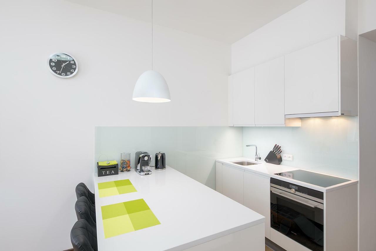 Apartment Near City Centre With Parking Place براغ المظهر الخارجي الصورة