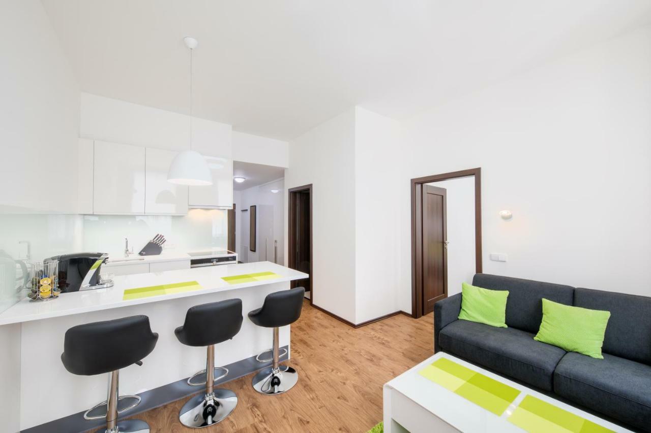Apartment Near City Centre With Parking Place براغ المظهر الخارجي الصورة