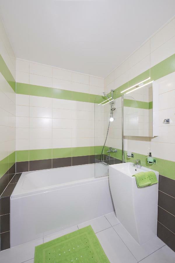 Apartment Near City Centre With Parking Place براغ المظهر الخارجي الصورة